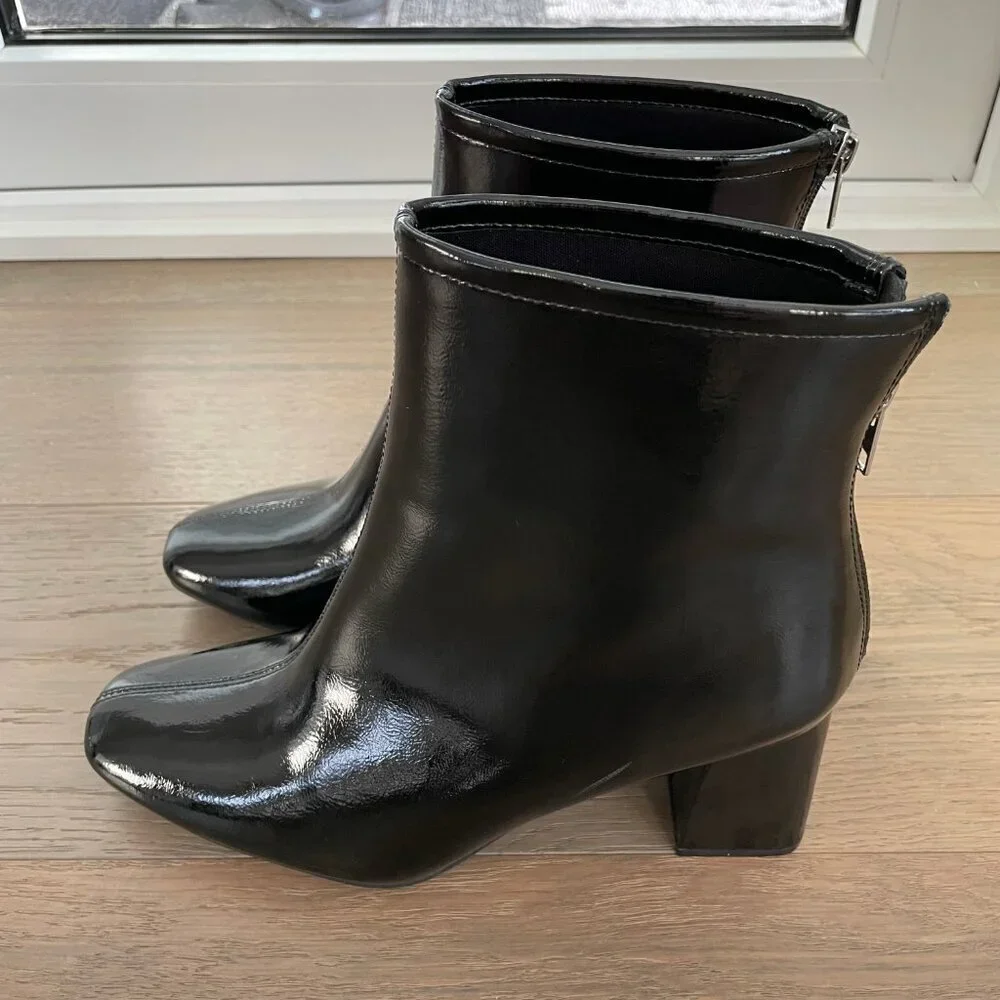 Sheln Almond Toe Chunky Heel Back Zip Waterproof Fashion Booties Black Sz 10 NWT - Picture 2 of 10